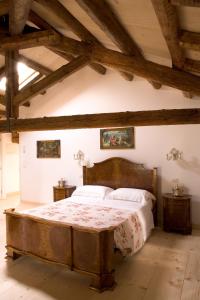 Giường trong phòng chung tại Borgo Dei Conti Della Torre