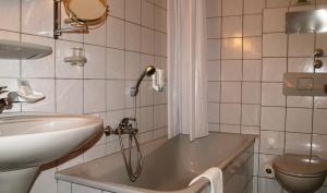 Koupelna v ubytování Hotel Deutsches Haus