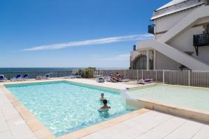 Πισίνα στο ή κοντά στο Résidence Odalys Valentin plage