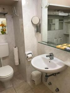 Koupelna v ubytování Hotel Byron
