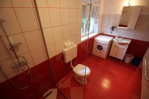 Koupelna v ubytování Apartmens Adriana + 24 fotografií