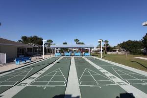 Tennis und/oder Squash in der Unterkunft Orlando RV Resort oder in der Nähe