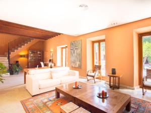 Część wypoczynkowa w obiekcie Ca' n Beia Suites - Adults Only
