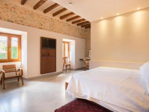 Łóżko lub łóżka w pokoju w obiekcie Ca' n Beia Suites - Adults Only