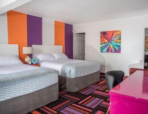 Postel nebo postele na pokoji v ubytování Hotel Zed Kelowna + 22 fotografií