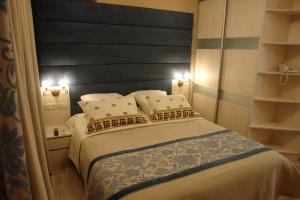 เตียงในห้องที่ Hotel Sicilia