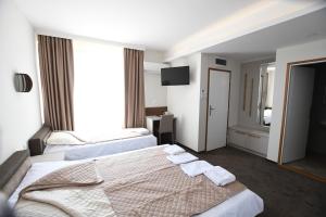 Cama ou camas em um quarto em Atrijum Apartments and Rooms