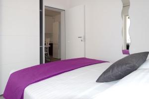 Postel nebo postele na pokoji v ubytování New and modern apartment Karavona Bol