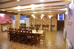 Un restaurante o sitio para comer en El Royo