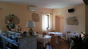Restauracja lub miejsce do jedzenia w obiekcie La Mezzina