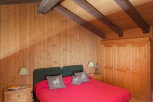Llit o llits en una habitació de Albergo Diffuso Sauris in Sauris Di Sopra