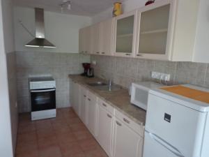 Köök või kööginurk majutusasutuses Éva Apartman