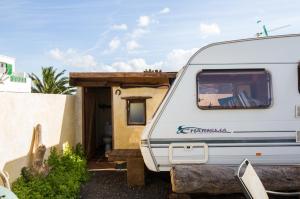 Fotografia z galérie ubytovania Caravan Apartment v destinácii Tinajo