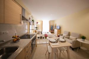 Η κουζίνα ή μικρή κουζίνα στο El Faro Apartaments