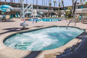 A piscina localizada em Kings Inn ou nos arredores