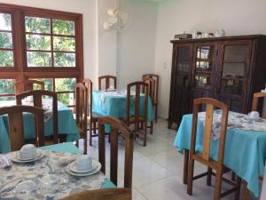 a dining room with blue tables and chairs at Pousada Pedacinho do Céu in Conservatória
