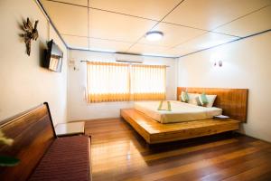 Pongphen Guesthouse - SHA Plus Certified客房内的一张或多张床位