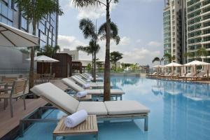 Oasia Hotel Novena, Singapore by Far East Hospitality 내부 또는 인근 수영장