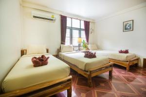 Pongphen Guesthouse - SHA Plus Certified客房内的一张或多张床位