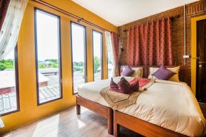 Pongphen Guesthouse - SHA Plus Certified客房内的一张或多张床位