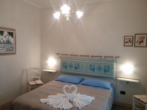 a bedroom with a bed with a swan decoration on it at B&B Fiori in Bonorva