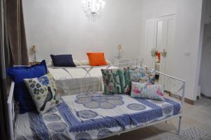 a room with a bed and a couch with pillows at El Laurel in Frontera