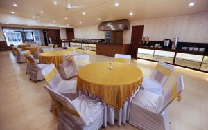 Kuchyň nebo kuchyňský kout v ubytování Hotel Vishnu Palace