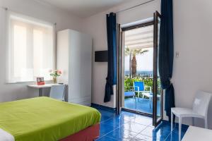 Een bed of bedden in een kamer bij Settessenze Residence & Rooms