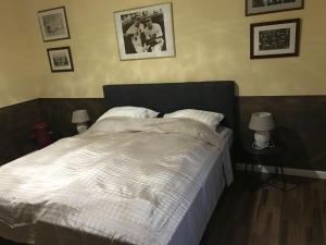 Postel nebo postele na pokoji v ubytování Suite Edin + 10 fotografií