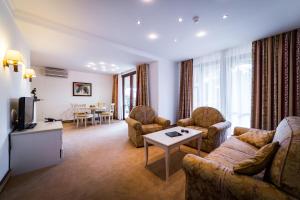 O zonă de relaxare la Helena VIP Villas and Suites - Half Board