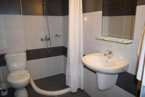 Kylpyhuone majoituspaikassa Hotel Eva