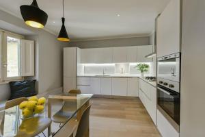 A kitchen or kitchenette at Apartments Florence - Dello Sprone