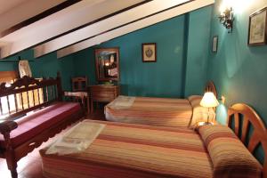 Tempat tidur dalam kamar di Mesoncillo NEO