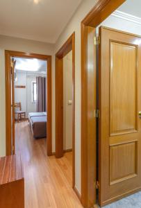 an open door to a room with a bedroom at Hotel Amadora Palace in Amadora