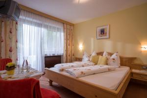 Ένα ή περισσότερα κρεβάτια σε δωμάτιο στο Gästehaus Gisela