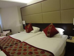 Postel nebo postele na pokoji v ubytování Ramee Guestline Hotel Juhu