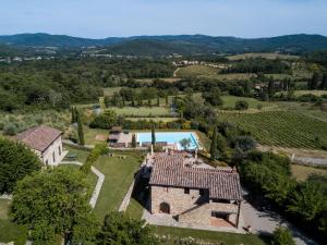 Bazén v ubytování Poggio Cennina Resort nebo v jeho okolí