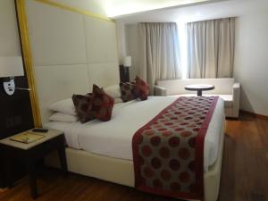 Postel nebo postele na pokoji v ubytování Ramee Guestline Hotel Juhu