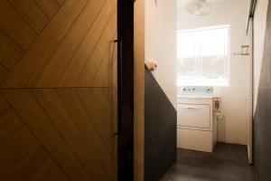 Η κουζίνα ή μικρή κουζίνα στο Bed One Block Hostel