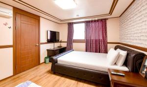 Postel nebo postele na pokoji v ubytování Hillstay Residence Hotel