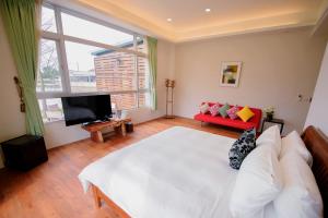 TV a/nebo společenská místnost v ubytování Dreams Come True B&B