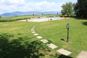 The swimming pool at or close to Fattoria Borgonuovo