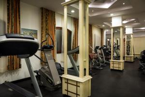 The fitness centre and/or fitness facilities at Helena Sands