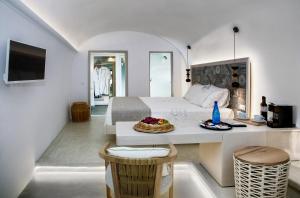 Gallery image of Aperto Suites - Adults Only in Fira