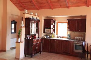 Kuchyň nebo kuchyňský kout v ubytování LuDo Apartman Hotel & Spa + 37 fotografií