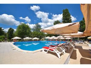 Bazén v ubytování Complex Mediteranean Mamaia nebo v jeho okolí