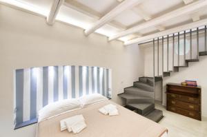 Postel nebo postele na pokoji v ubytování Castelletto Suite La Marina