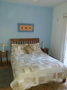 A bed or beds in a room at Chalé em Ilhabela - Praia de Itaguassu