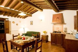 A kitchen or kitchenette at Fattoria Borgonuovo