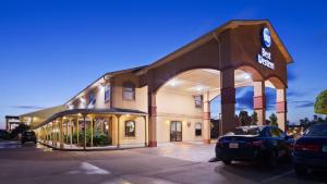 a hotel with a car parked in front of it at Best Western Angleton Inn in Angleton